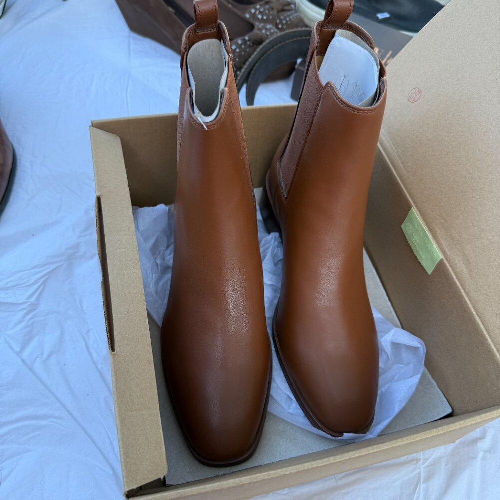New in box, J Crew Size 8 Chelsea Booties in Glazed Pecan